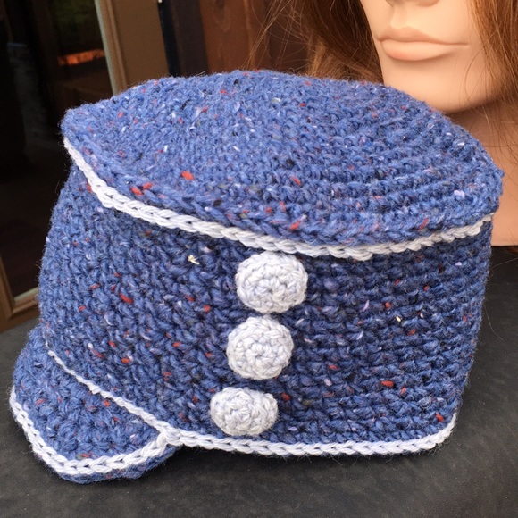 Hand Crocheted Hat/Toque - Picture 7 of 7